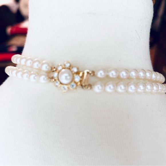 Vintage Two-Strand Pearl Necklace with Delicate Clasp - Picture 5 of 5